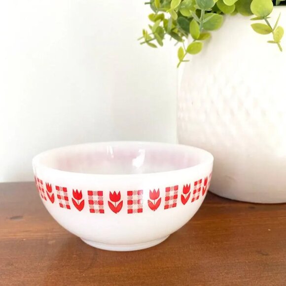 Vintage Termocrisa Red Gingham Tulip Milk Glass Cereal Soup Nut Bowl - Picture 2 of 5